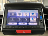 CDやラジオ、USBなど、多様なメディアに対応。お好みの音楽で、快適な車内空間を演出します。Bluetooth接続も可能です。