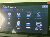 お好みの音楽をクリアな音質で。ラジオやCD、Bluetooth接続など、様々なソースに対応し、快適なドライブを演出します。