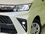 【LEDヘッドライト】悪天候や夜間走行時も良好な視界を確保し安心して運転できる高輝度LEDヘッドライトを装備!点灯速度が早く、消費電力も抑えられています。