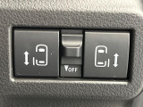 【両側パワースライドドア】スマートキーや運転席のスイッチで後席両側スライドドアの開閉が可能♪電動だから力を入れてドアを開ける必要が無く、小さなお子様でも簡単に開け閉めでき快適です♪