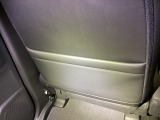 シートバックポケットは、すぐ手に取りたいアイテムをスマートにしまっておけます。限られた空間を有効に活用できます。