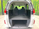 積み下ろしのしやすいデッキにはたっぷりと荷物を積み込んでいただけます。遊びから仕事まで、様々なシーンで頼れます♪