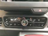 オートエアコン装着車で車内はいつも快適です!