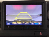 便利な3ビュー切り替え、ガイド線表示付きのバックカメラです。後退時、後方の視界をサポートします
