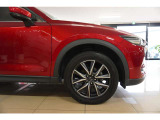 純正アルミホイール装着♪足元までスポーティで、CX-5らしい力強いスタイルです!