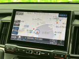 見やすい地図表示で、目的地までスムーズに案内。運転に集中できる、安心のサポート機能です。