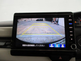 バックカメラの画像です。ガイドラインがスムースな車庫入れをサポートいたします。車庫入れの安心感がアップしますね。
