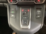 ワンアクションでスムーズな運転を支援する、エレクトリックギアセレクターに、パーキングブレーキは、電子制御パーキングブレーキです。