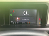 視認性の高いメーター類で、運転状況を的確に把握できます。洗練されたデザインで、運転するたびに気分が引き締まりますね。