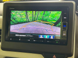 【バックカメラ】駐車時に後方がリアルタイム映像で確認できます。大型商業施設や立体駐車場での駐車時や、夜間のバック時に大活躍!運転スキルに関わらず、今や必須となった装備のひとつです!