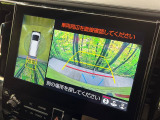 【パノラミックビューモニター】専用のカメラにより、上から見下ろしたような視点で360度クルマの周囲を確認することができます☆死角部分も確認しやすく、狭い場所での切り返しや駐車もスムーズに行えます。