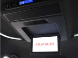 【電動後席モニター】JBLサウンド専用!電動開閉後席フリップダウンモニターです。5.1chサウンド対応、17スピーカーの専用音響システムとなり、人気の装備になります。