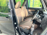 運転席シート廻りは使用感も少なく、良好な状態となっています。前オーナー様が丁寧に使っていたことがよくわかりますね。