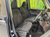 運転席まわりには十分なスペースがあり、大柄な方でもゆったり運転していただける環境です。