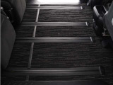 【セカンドシート】ロングスライドシートにより足を楽々伸ばす事が可能です!また、ひじ掛けもありますので、快適なドライブをお楽しみいただけます!