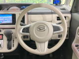 インテリアに合わせたデザインのステアリングは、運転される方のことも考え、運転しやすい形状、大きさです。是非一度、実際に触ってお確かめください。
