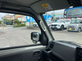 室内前方のピラー部は右左折時の視認性が良く、安全運転に貢献します。