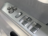 【電動格納ミラー】サイドミラーは電動格納式となっており、狭い駐車場でもキズがつくリスクを抑えられます。