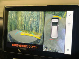 【パノラミックビューモニター】専用のカメラにより、上から見下ろしたような視点で360度クルマの周囲を確認することができます☆死角部分も確認しやすく、狭い場所での切り返しや駐車もスムーズに行えます。