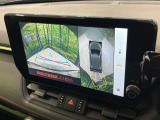 【パノラミックビューモニター】専用のカメラにより、上から見下ろしたような視点で360度クルマの周囲を確認することができます☆死角部分も確認しやすく、狭い場所での切り返しや駐車もスムーズに行えます。