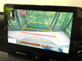 【バックカメラ】駐車時に後方がリアルタイム映像で確認できます。大型商業施設や立体駐車場での駐車時や、夜間のバック時に大活躍!運転スキルに関わらず、今や必須となった装備のひとつです!