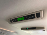 【リアオートエアコン】広い後部座席には必須の機能!風量や温度を自動で調整し前席と同様な車内環境にしてくれるリアオートエアコンを装備。夏の暑さも冬の寒さもストレスなく快適にお過ごしいただけます♪