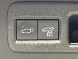 【パワーバックドア】スマートキーや運転席のボタンを押すだけでリアゲートが自動で開閉します!荷物を持っている時や、高い位置にあるバックドアを閉める際に便利な機能です♪