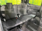 3列目シートはもちろん状態良好☆大人でもゆったりと座って頂けますので、大人数でのお出かけもラクラクです♪ご家族で、気の知れた仲間で、ドライブに行くのが楽しみですね♪