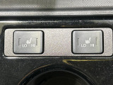 【シートヒーター】寒い日に重宝するシートヒーター!エアコンより早く温まってくれるので寒がりの人も安心ですね♪エアコンの温風は乾燥するから苦手、という方にもをおすすめです。