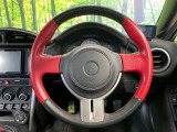 【純正革巻きステアリング】上質な革を使用することで、手にしっかり馴染みとても運転しやすいハンドルです♪