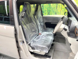 運転席シート廻りは使用感も少なく、良好な状態となっています。前オーナー様が丁寧に使っていたことがよくわかりますね。