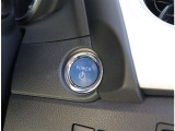 自社工場を3拠点完備しております。重整備やカスタムを始め、ご購入後のお車のメンテナンスも弊社にお任せください。