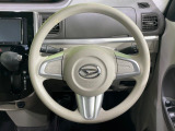 インテリアに合わせたデザインのステアリングは、運転される方のことも考え、運転しやすい形状、大きさです。是非一度、実際に触ってお確かめください。