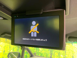【後席モニター】家族や友人とお出かけする機会が多い方に大人気の後席モニターを装備!見やすい位置に画面がありテレビやDVDの視聴も快適!友達もお子様も、後席にしか乗らなくなるかも??