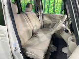 運転席まわりには十分なスペースがあり、大柄な方でもゆったり運転していただける環境です。
