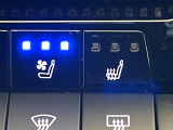 【シートヒーター&ベンチレーション】夏場は涼しい風でお尻や背中の熱やムレを防ぎ、冬はエアコンよりも早く温まってポカポカに!季節を問わず快適に過ごせます。