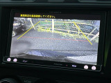 【バックカメラ】駐車時に後方がリアルタイム映像で確認できます。大型商業施設や立体駐車場での駐車時や、夜間のバック時に大活躍!運転スキルに関わらず、今や必須となった装備のひとつです!
