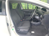 運転席まわりには十分なスペースがあり、大柄な方でもゆったり運転していただける環境です。
