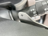 【パドルシフト】ハンドルから手を離さずに素早くシフトアップ&ダウンができるので、エンジンブレーキを使う下り坂や高速道路の合流で加速したい場面で役立ちます。
