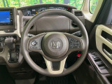 【ステアリングスイッチ】運転中、前方から目線をそらすことなく、オーディオ等の操作が可能な便利機能!安心&快適なドライブを演出してくれます♪