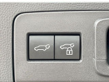 【パワーバックドア】スマートキーや運転席のボタンを押すだけでリアゲートが自動で開閉します!荷物を持っている時や、高い位置にあるバックドアを閉める際に便利な機能です♪