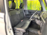 運転席シート廻りは使用感も少なく、良好な状態となっています。前オーナー様が丁寧に使っていたことがよくわかりますね。
