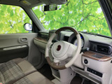 運転席からの視界は広く、運転操作もスムーズに行えます。快適な運転環境で、毎日の通勤も楽しくなります。