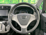 インテリアに合わせたデザインのステアリングは、運転される方のことも考え、運転しやすい形状、大きさです。是非一度、実際に触ってお確かめください。