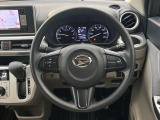 インテリアに合わせたデザインのステアリングは、運転される方のことも考え、運転しやすい形状、大きさです。是非一度、実際に触ってお確かめください。