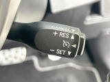 【クルーズコントロール】高速道路もラクラク走行。アクセルを離しても一定速度で走行ができ、長距離運転時の負担を軽減!加速・減速も簡単なスイッチ操作で調整できます。