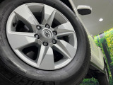 【純正17インチアルミホイール】外観にマッチした純正アルミホイールを装着しております。各種社外アルミホイールや、スタッドレスタイヤも取扱いしております。是非ご相談ください♪