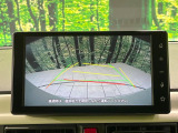 【バックカメラ】駐車時に後方がリアルタイム映像で確認できます。大型商業施設や立体駐車場での駐車時や、夜間のバック時に大活躍!運転スキルに関わらず、今や必須となった装備のひとつです!