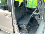 運転席シート廻りは使用感も少なく、良好な状態となっています。前オーナー様が丁寧に使っていたことがよくわかりますね。