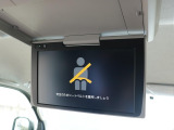 純正フリップダウンモニター12.1インチも装備しています!